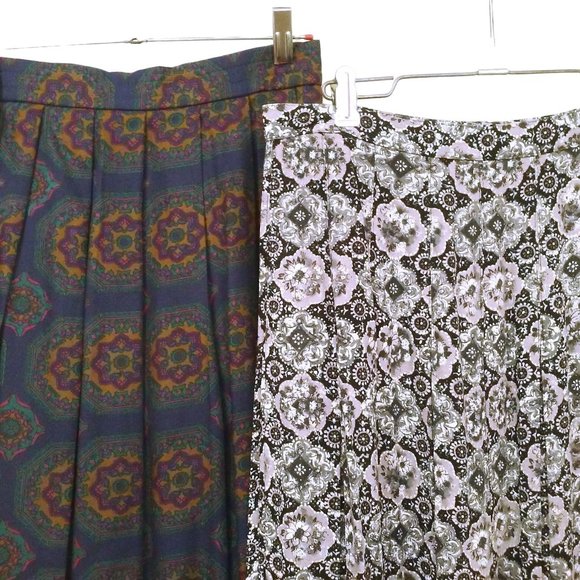 Lot of 2 Vintage Pleated Skirts M(8) Lands End SK&Co Medallions Navy Black White - Picture 2 of 10